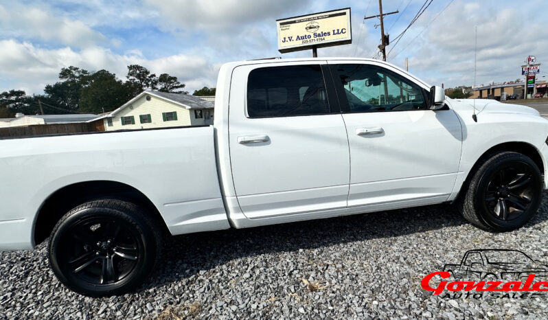 
								2017 Ram 1500 Crew Cab full									